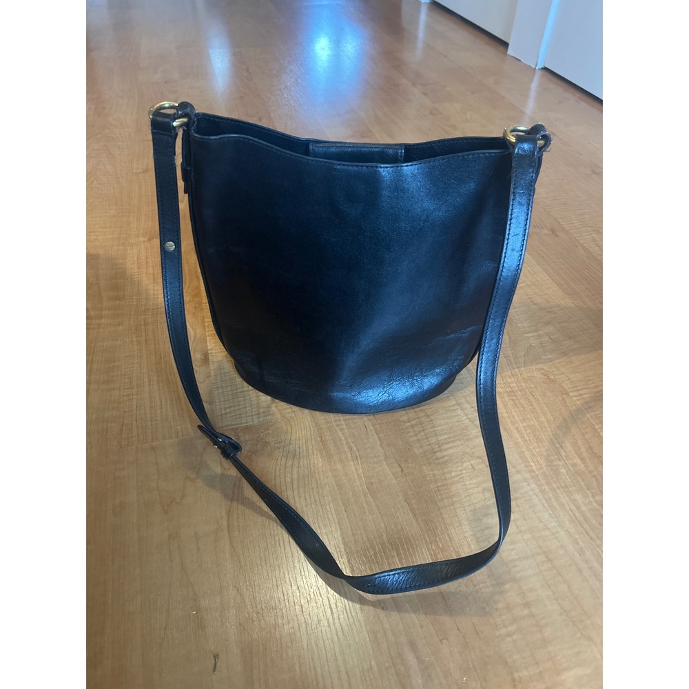 Banana Republic Black Leather Crossbody Bucket Bag Oval Base Minimalist